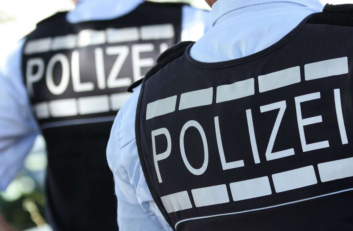 Die Polizisten lösten eine Party in Mönchengladbach auf. (Symbolbild) Foto: dpa/Silas Stein