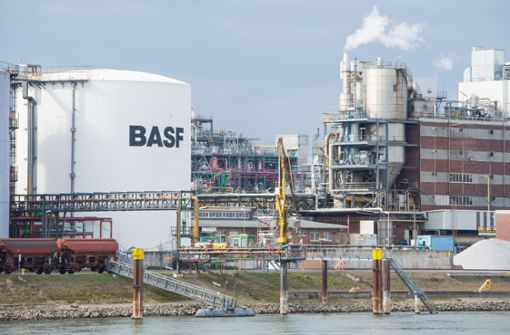 Der Standort Ludwigshafen des Chemiekonzerns BASF ist bei einem Energielieferstopp akut von Produktionsstillstand bedroht. Foto: dpa/Uwe Anspach