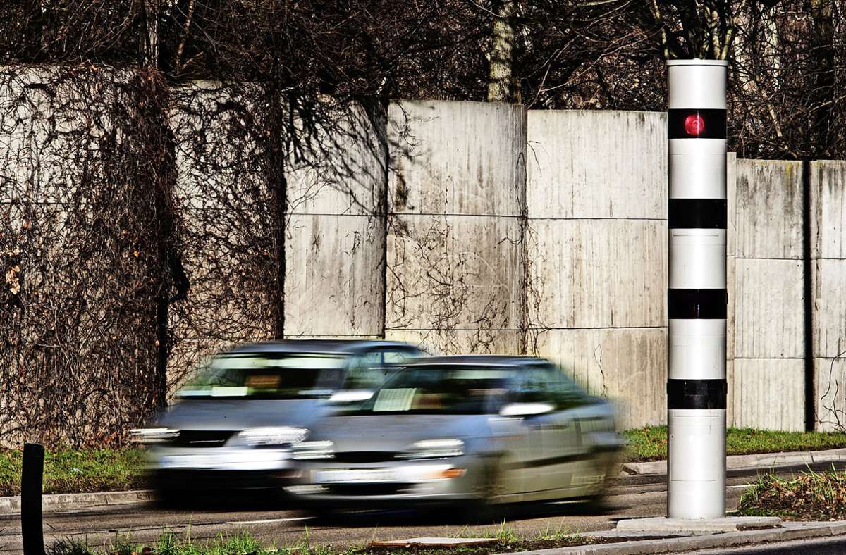 An der B 14 zwischen Bad Cannstatt und Innenstadt steht die neue Generation der Geschwindigkeitskontrollen. Foto: Heinz Heiss