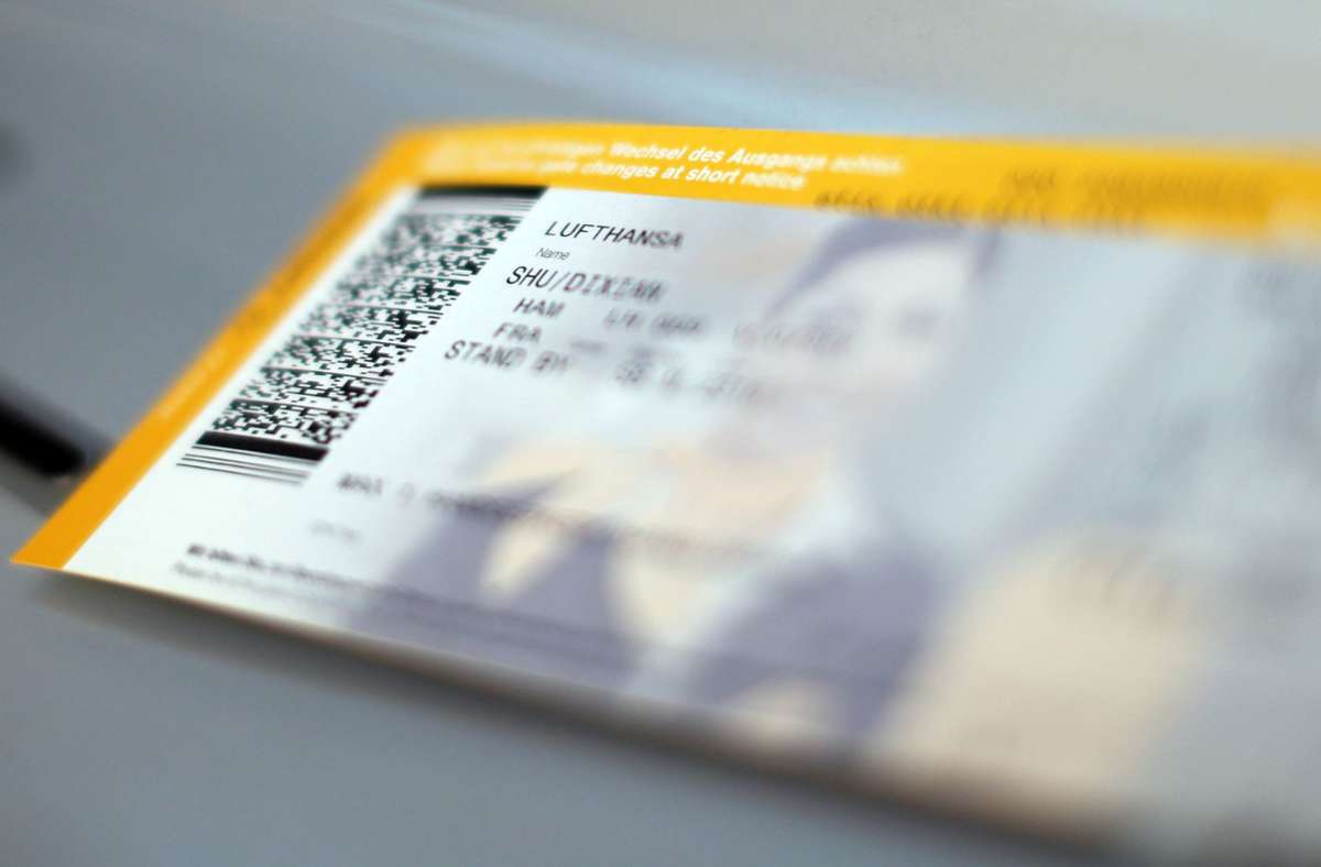 Verspätete Rückerstattung von Flugtickets: Lufthansa-Kunde verklagt Konzernchef Spohr