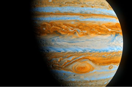 Jupiter ist der größte Planet des Sonnensystems. Er strahlt in einem hellen, glänzend weißen Licht. Foto: Flash My Pixel/Adobe Stock