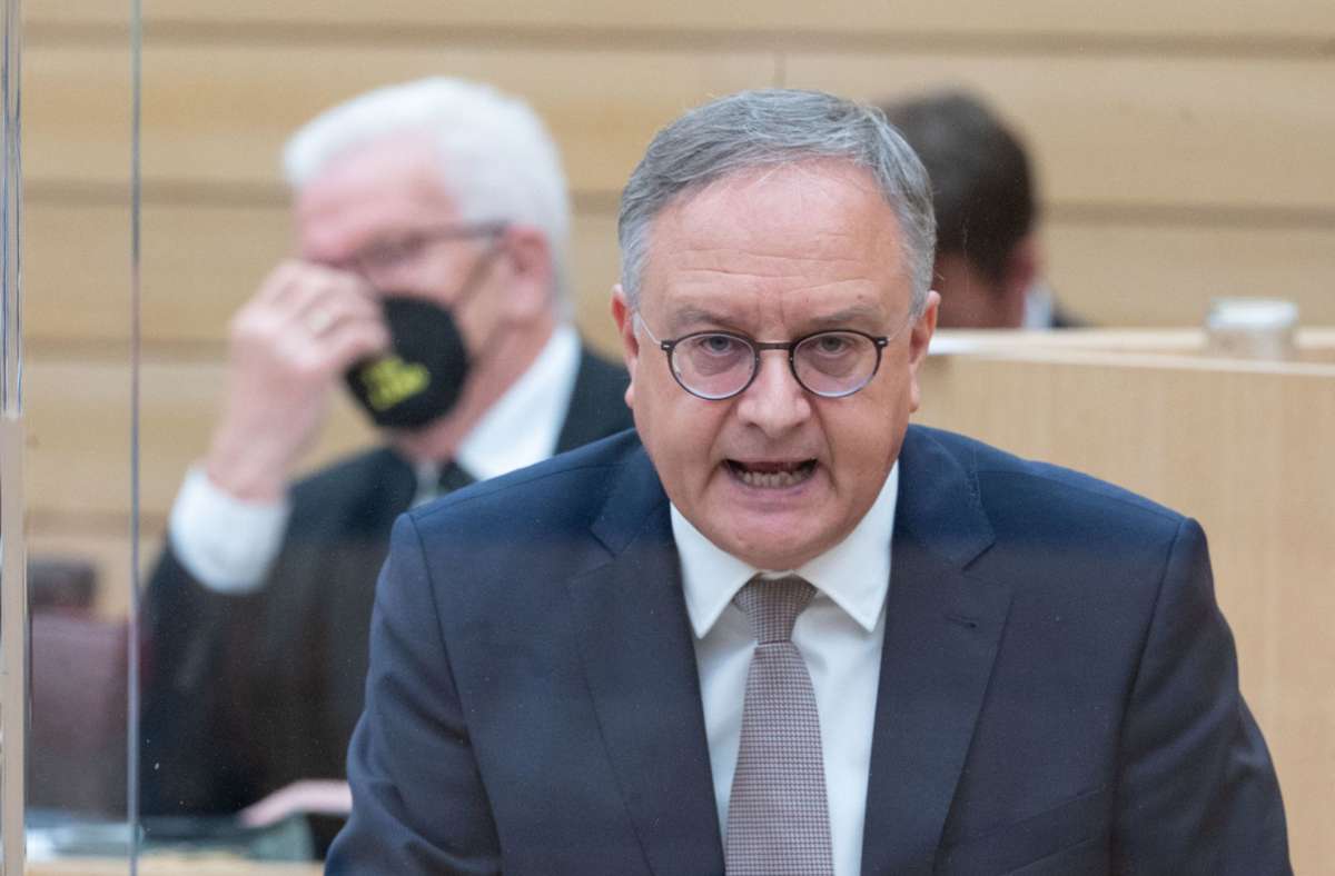 SPD-Chef Andreas Stoch geht im Landtag mit der grün-schwarzen Koalition hart ins Gericht. Foto: dpa/Marijan Murat