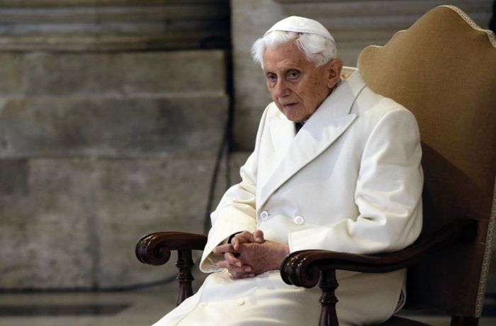 Heikler Zeitpunkt: Ex-Papst Benedikt irritiert mit Zölibat-Plädoyer