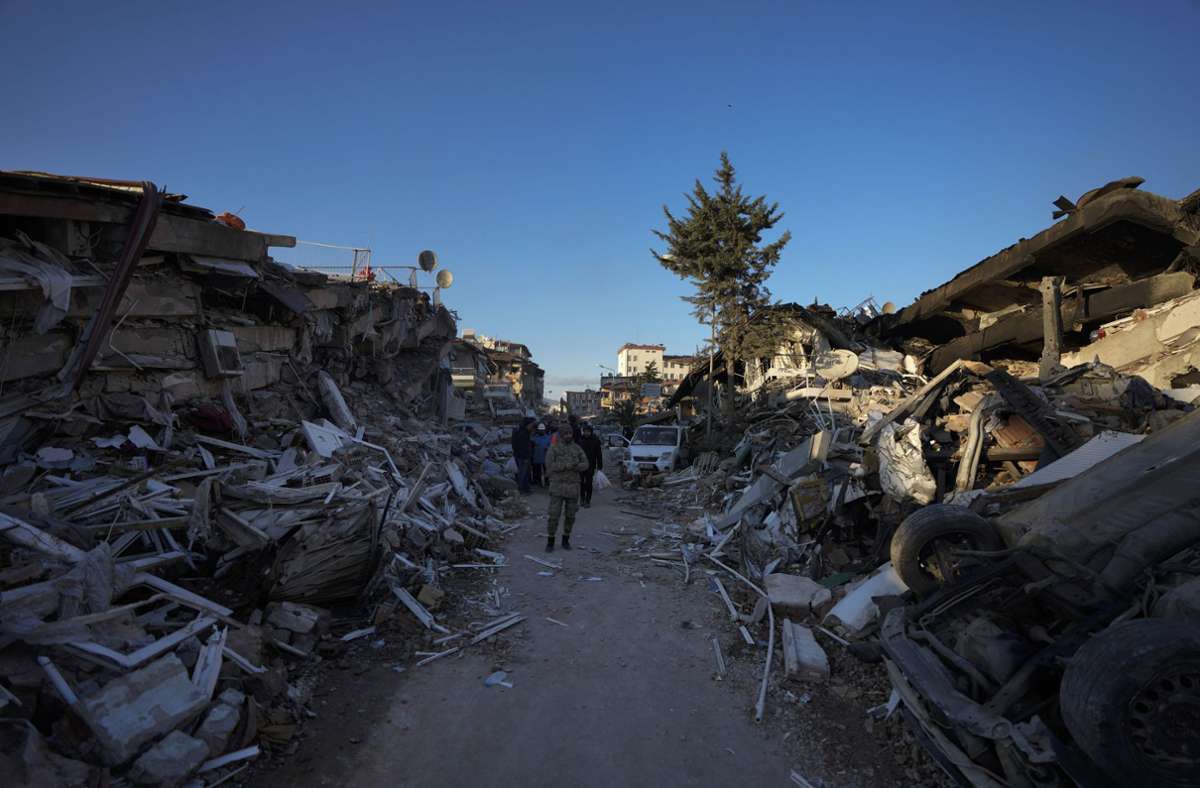 Verheerende Beben in Türkei und Syrien: Sechsköpfige Familie nach mehr als 100 Stunden aus Trümmern gerettet