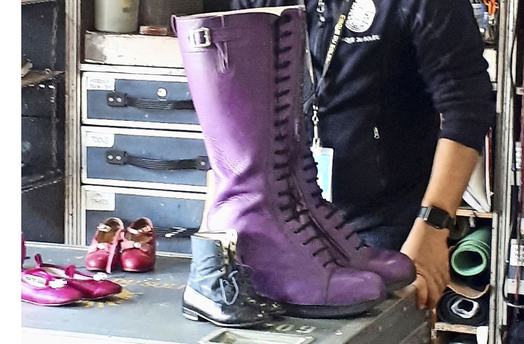 Zur „Corteo“-Show gehören auch die Schuhe des Riesen.