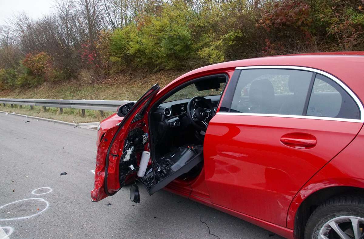 Der 26-jährige Audi-Fahrer wurde erfasst und nach Polizeiangaben schwer verletzt