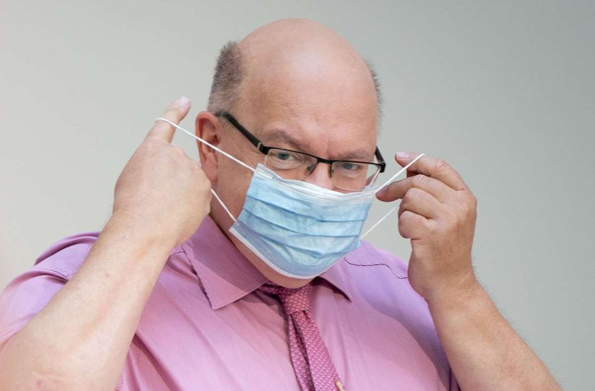 Bundeswirtschaftsminister Peter Altmaier plädiert für eine Beibehaltung der Maskenpflicht. Foto: dpa/Kay Nietfeld