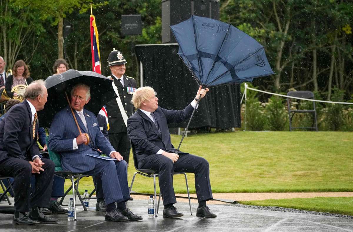 Johnsons Regenschirm zeigte sich widerspenstig...