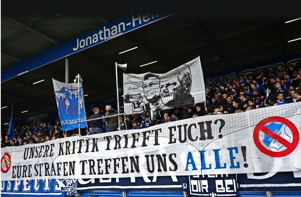 Brief der Ultras der Fußball-Bundesliga: Zu viel Öl im Fußball-Feuer