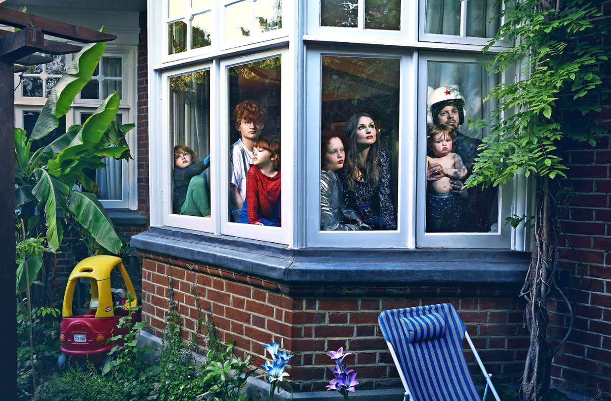 Die Sängerin Sophie Ellis-Bextor und ihr Mann Richard Jones mit ihren fünf Kindern. Weitere Bilder sehen Sie in unserer Bildergalerie.