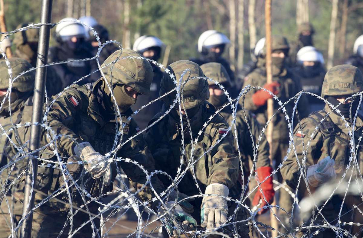 Medien berichten: Migranten durchbrechen Grenze von Belarus nach Polen