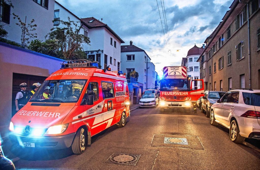 WangenSchwierige Brandbekämpfung in der engen Nähterstraße: Brand in Dachwohnung