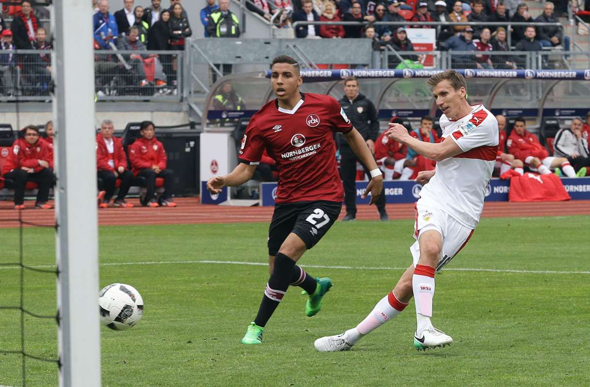 Im Zweitligaduell 2017 traf der damalige VfB-Abwehrspieler Florian Klein für den VfB in Nürnberg zum Sieg.   Foto: Foto: Pressefoto Baumann