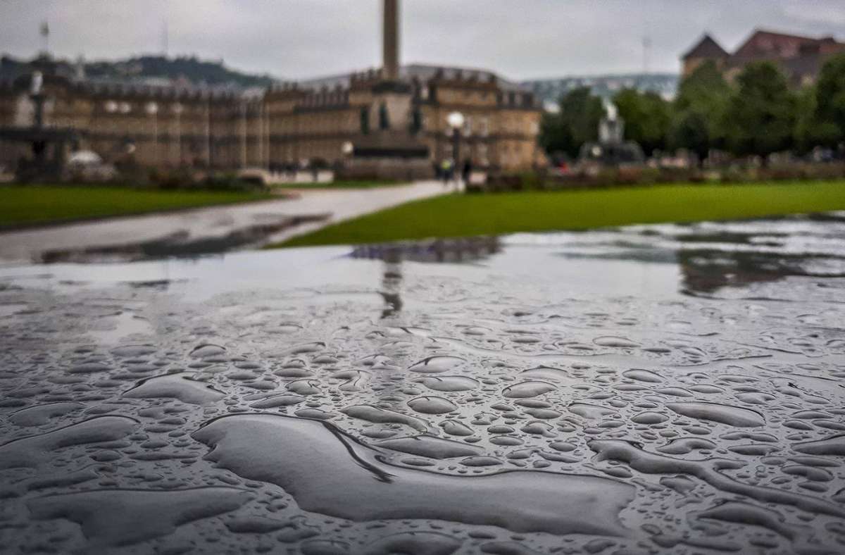 In Stuttgart wird es nass (Archivbild). Foto: imago/7aktuell/Andreas Friedric