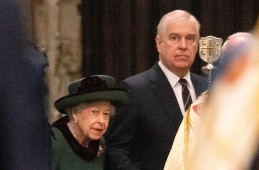Die Queen erschien an der Seite ihres in Ungnade gefallenen Sohns Andrew zum Gedenkgottesdienst für Prinz Philip. Foto: AFP/RICHARD POHLE