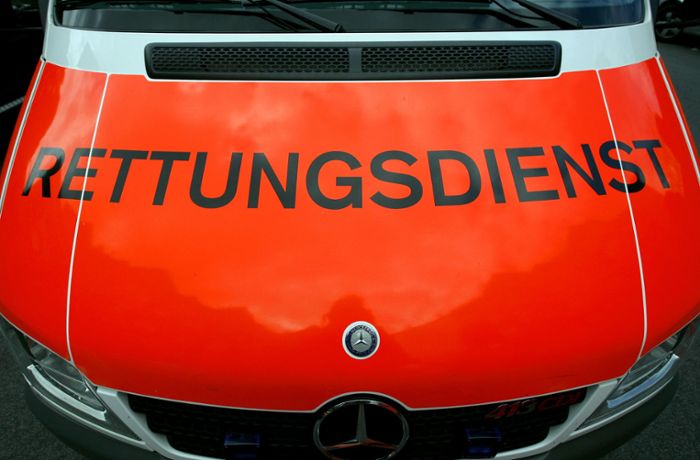 Karlsruhe: Frau will während Einsatz Rettungswagen umparken