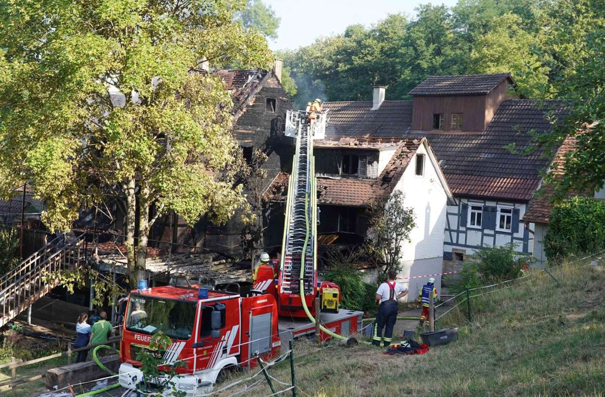 Das vordere Haus der Eselsmühle, in dem sich die Mühlenstube und der Hofladen befinden, ist bei dem Brand stark beschädigt worden.