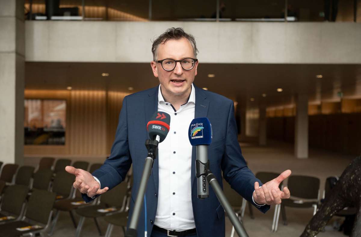 Debatte im Landtag Baden-Württemberg: Andreas Schwarz stärkt Strobl deutlich den Rücken