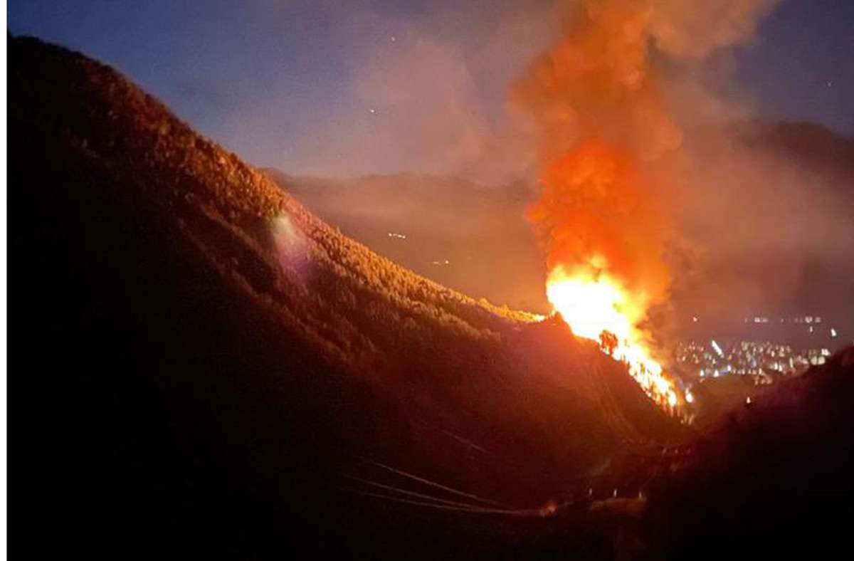 Feuer in Urlaubsgebieten: Große Waldbrände in Südtirol und am Gardasee