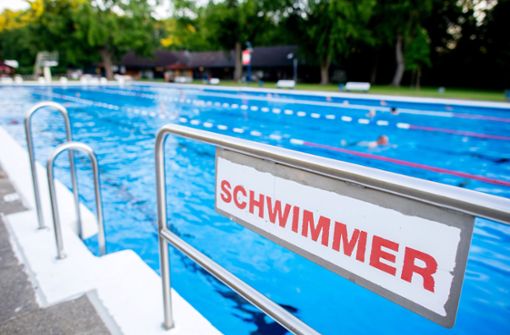 Deutschland droht eine Generation von Nichtschwimmern. Foto: dpa/Hauke-Christian Dittrich