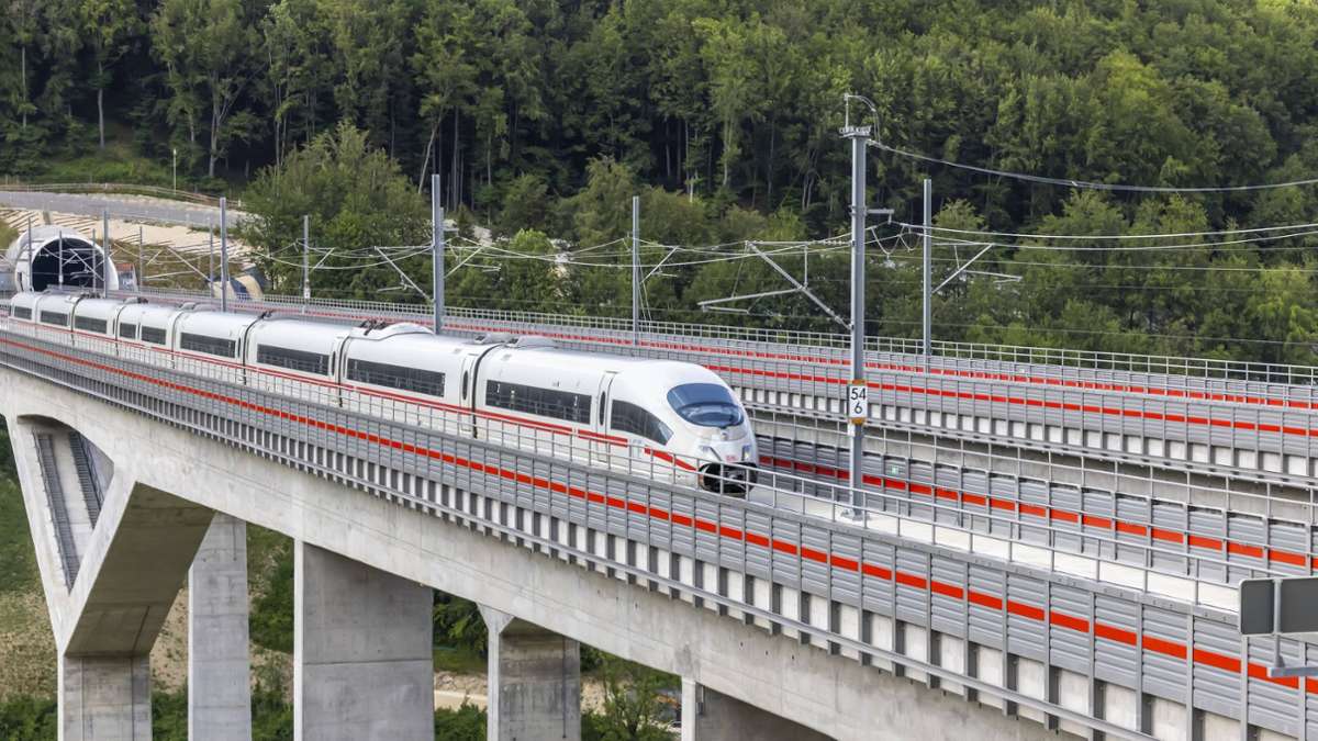 Störung zwischen Stuttgart und Ulm: Zahlreiche Ausfälle und Verspätungen bei der Bahn