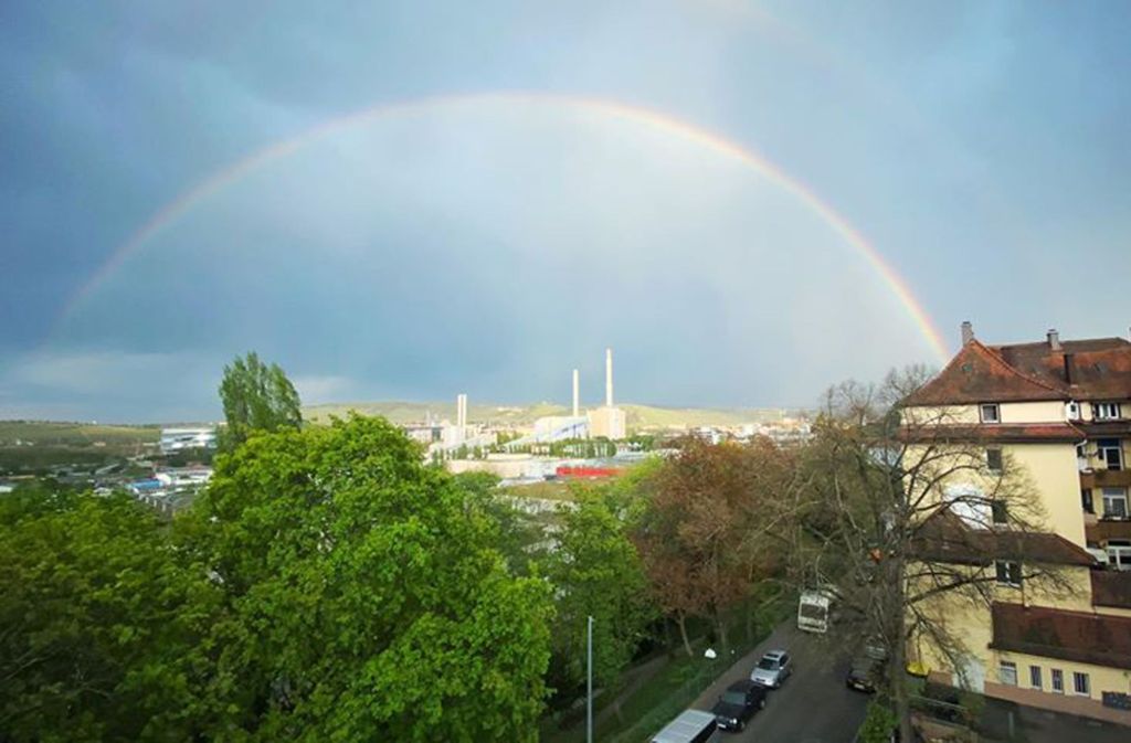 Schönes Wetterphänomen: Regenbogen zeigt sich über Stuttgart in voller Pracht