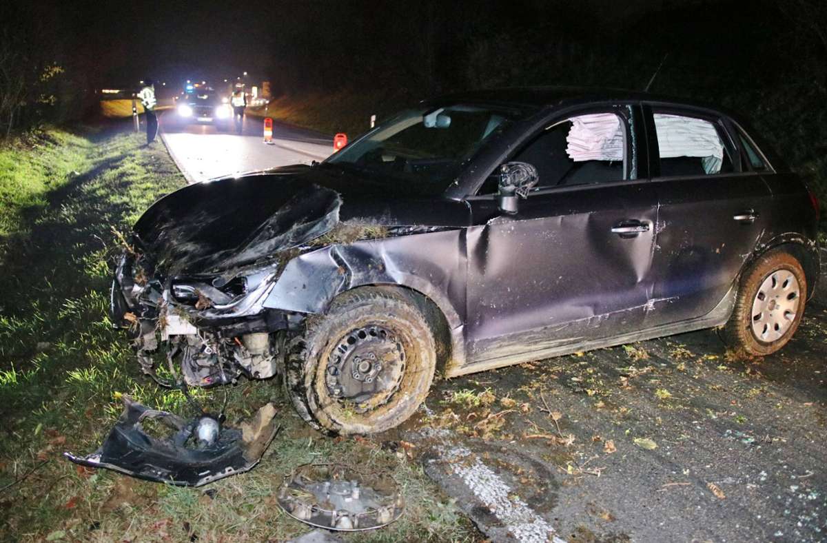 Schwerer Unfall in Welzheim: Auto überschlägt sich – Ursache wohl Übermüdung