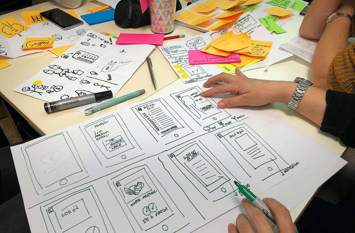 Offene, kreative Teamarbeit etwa nach der sogenannten Design-Thinking-Methode hat sich in vielen Unternehmen in den vergangen Jahren etabliert. Foto: Unsplash//Amélie Mourichon