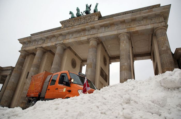Wetter sorgt für Verkehrschaos: Deutschland versinkt im Schnee - „Es schneit wie verrückt“