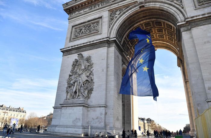 Arc de Triomphe in Paris: Frankreichs kurze Empörung über die Europaflagge