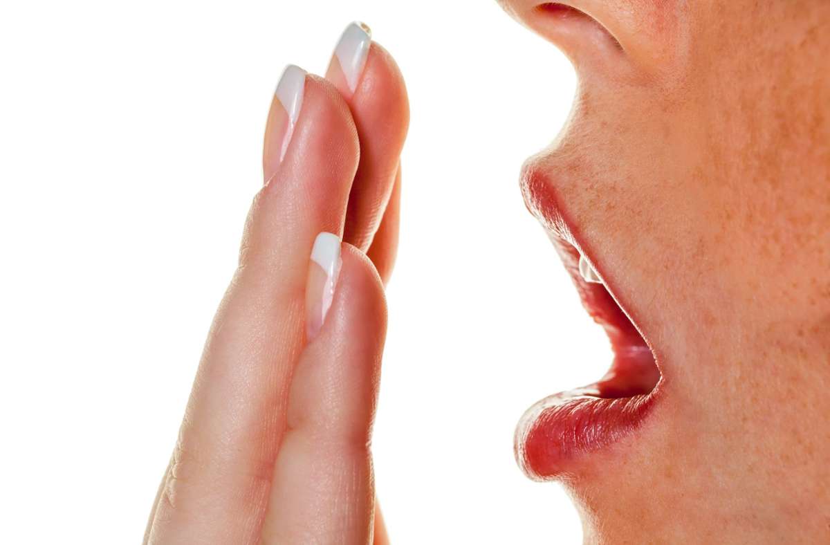 Schlechten Atem loswerden: Eine Studie zeigt, was gegen Mundgeruch hilft