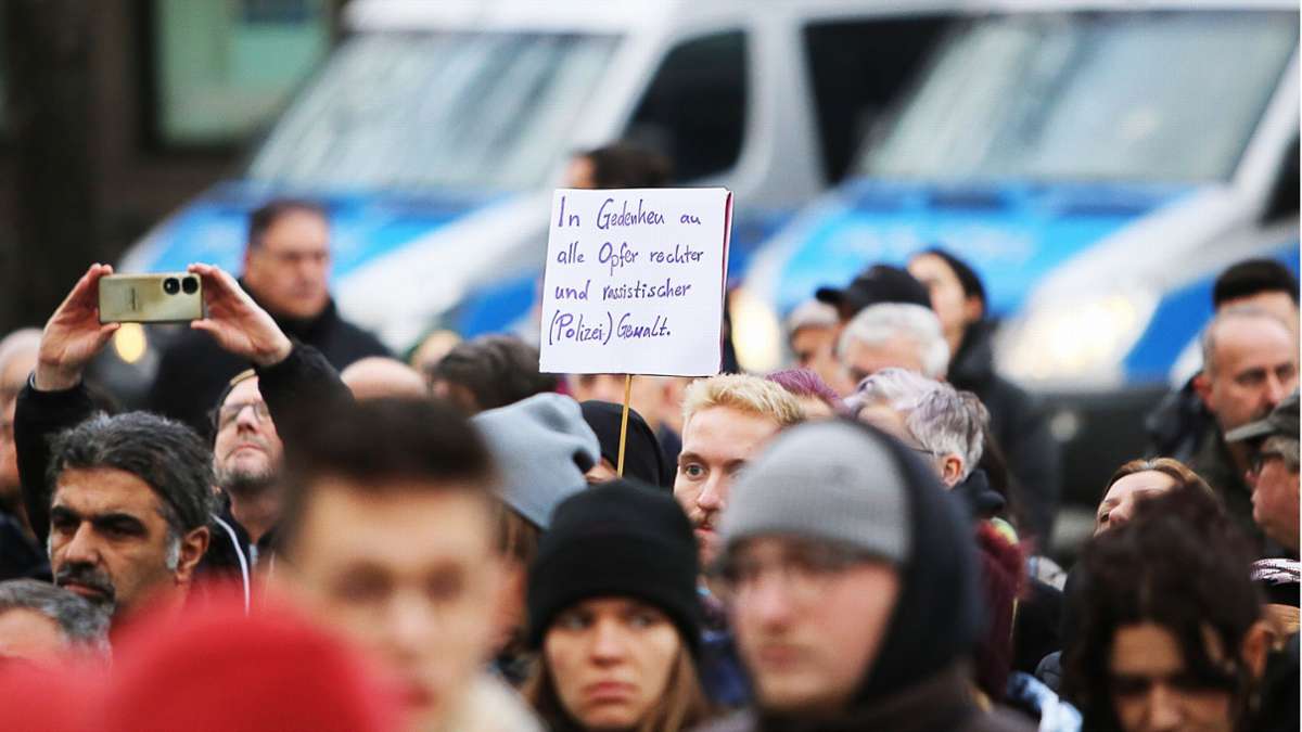Mannheim: „Wie viele noch?“ – Menschen demonstrieren gegen Polizeigewalt
