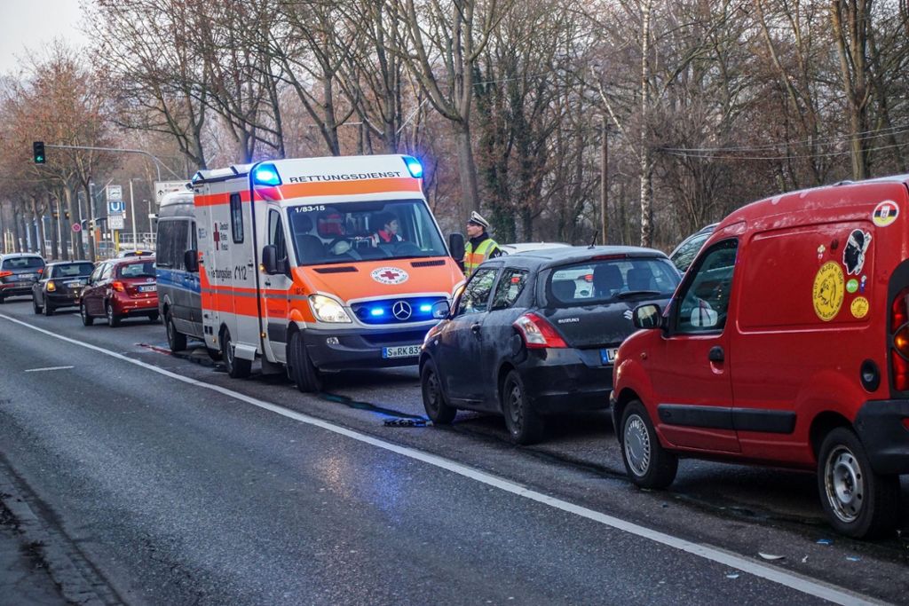 14.2.2017 In Hofen kam es zu einem schweren Auffahrunfall. Eine Person wurde verletzt.
