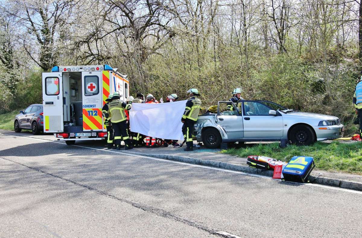 Autounfall bei Marbach am Neckar: 93-Jährige kracht in Vordermann – drei Verletzte