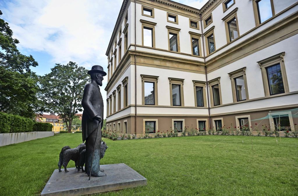 Denkmal für den letzten württembergischen König steht nicht mehr vor dem Palais: Unmut über Wilhelms „Verbannung“