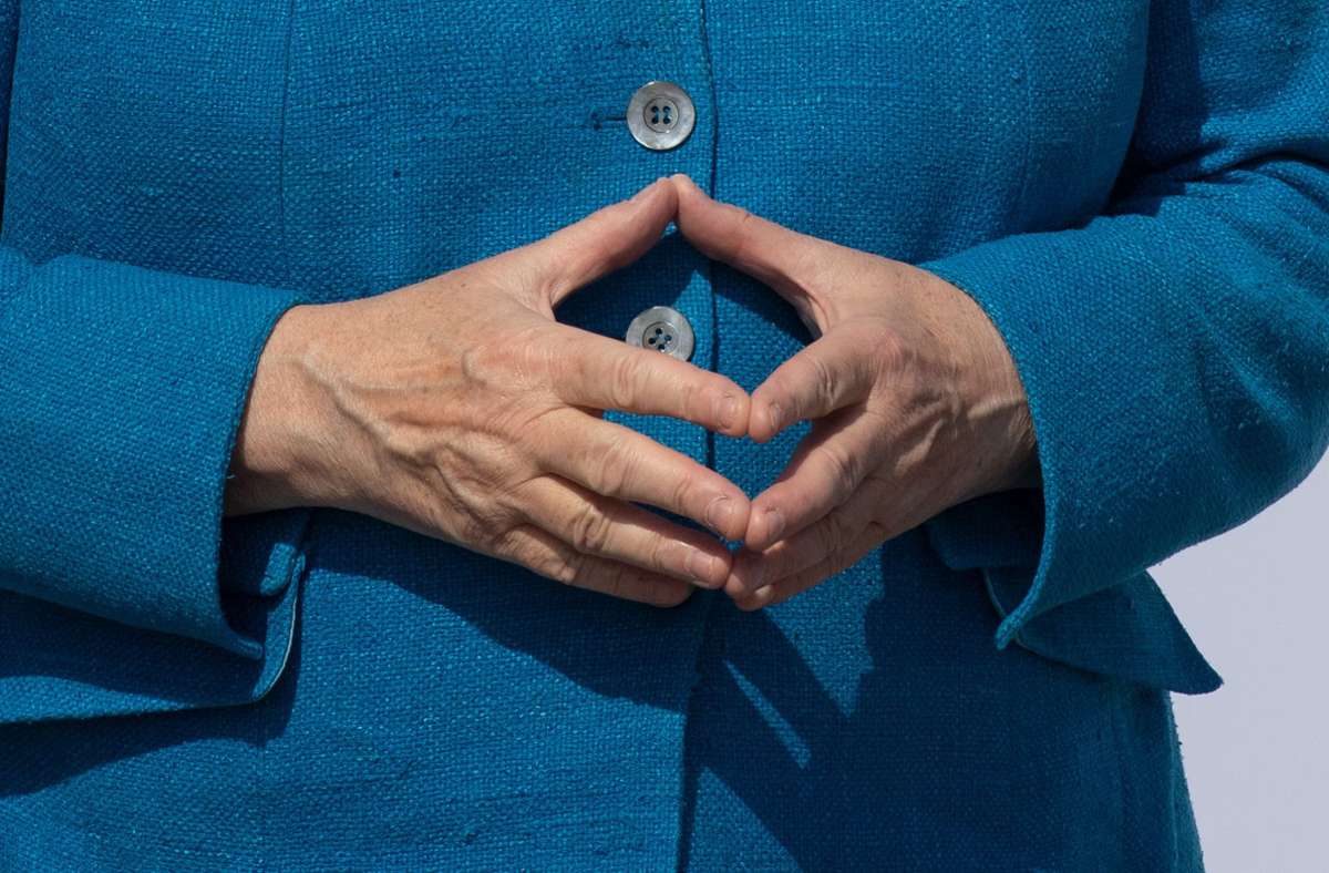Das Ende einer Ära: Die Merkel-Raute ist vielleicht eine der bekanntesten Handgesten der Welt. Angela Merkel erklärte einmal dazu, dass die Geste ihr eine aufrechte Haltung ermögliche. Foto: dpa/Bernd Thissen