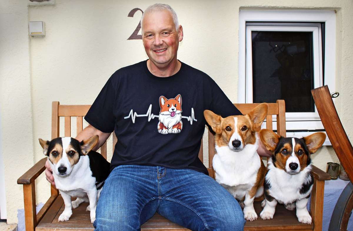 Markus Dieterich liebt seine Corgis –  sie seien intelligente Gute-Laune-Hunde und obendrein auch noch verkuschelt.