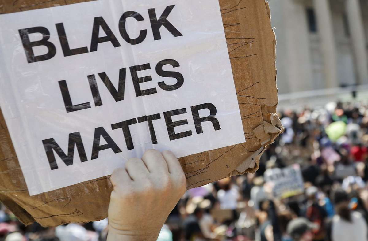 Wahlen in den USA: US-Wahlhelfer weist Wähler mit „Black-Lives-Matter“-T-Shirts ab