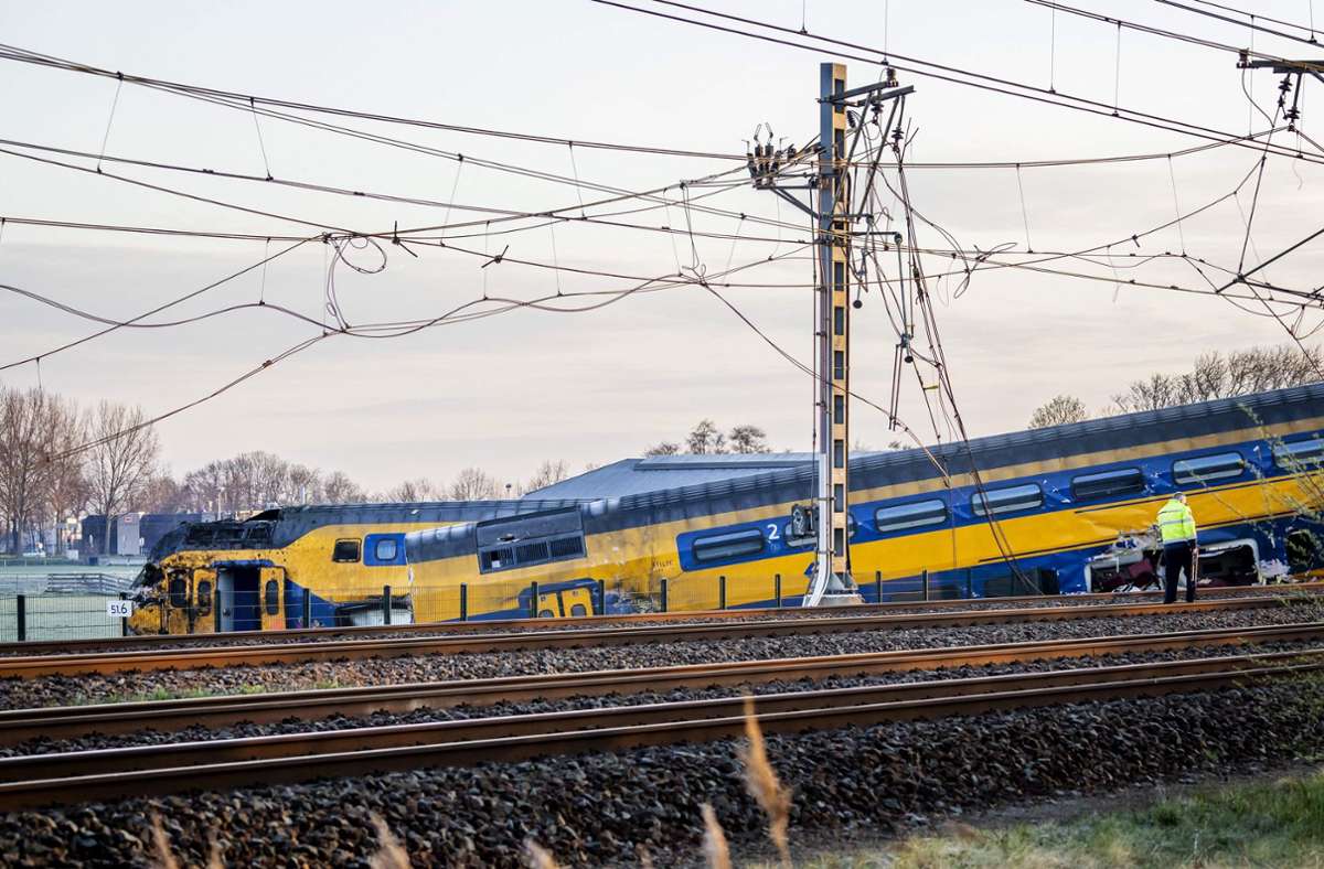 Niederlande: Ein Toter und etwa 30 Verletzte bei Zugunglück