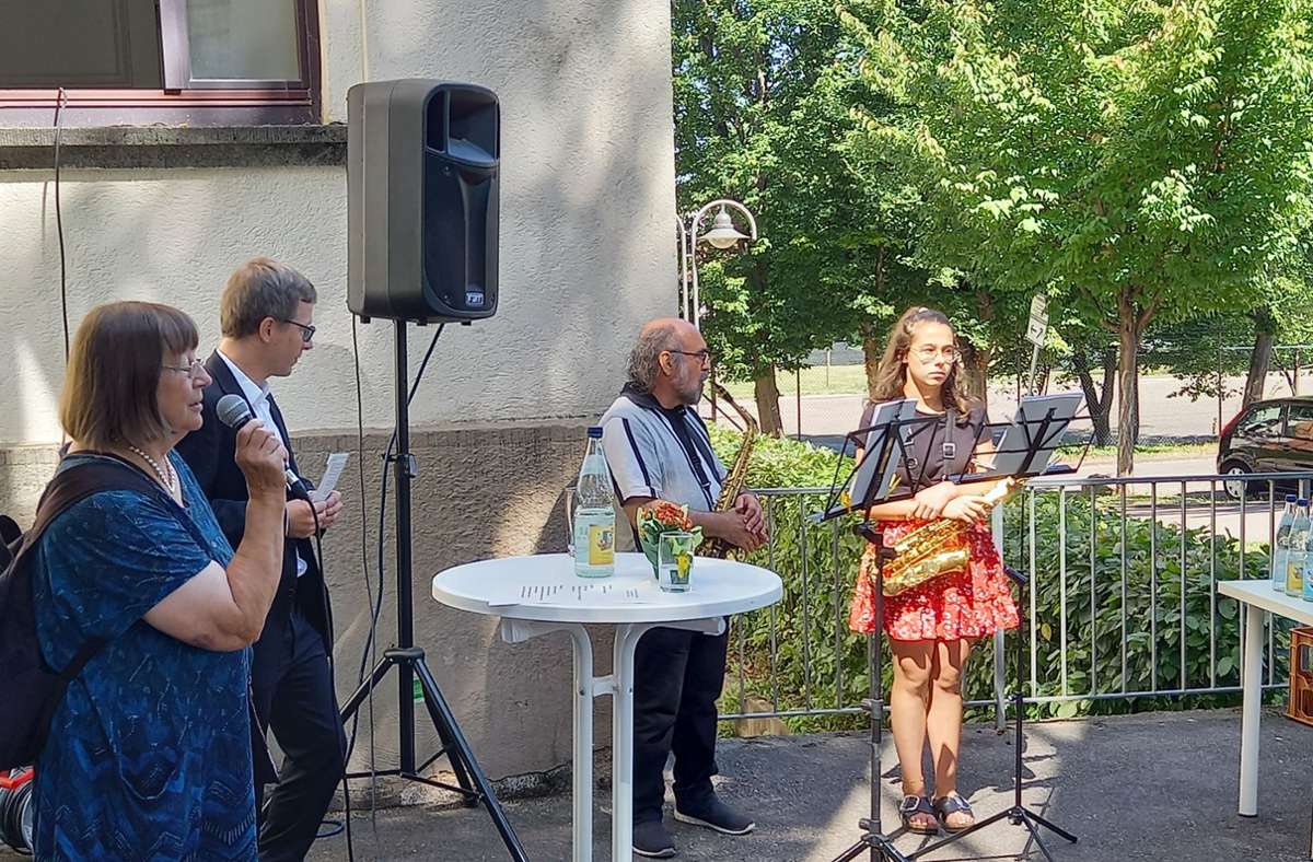 Beim Festakt zum 20-jährigen Bestehen des Bürgerhauses stellten sich die Nutzer der alten Schulräume vor, der Musikverein sorgte für die musikalische Umrahmung.