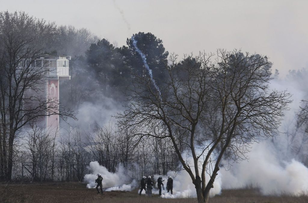 Anspannung an griechischer Grenze: Tränengas von türkischer Seite über die Grenze geschossen