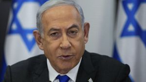 Benjamin Netanjahu wird unter Vollnarkose operiert