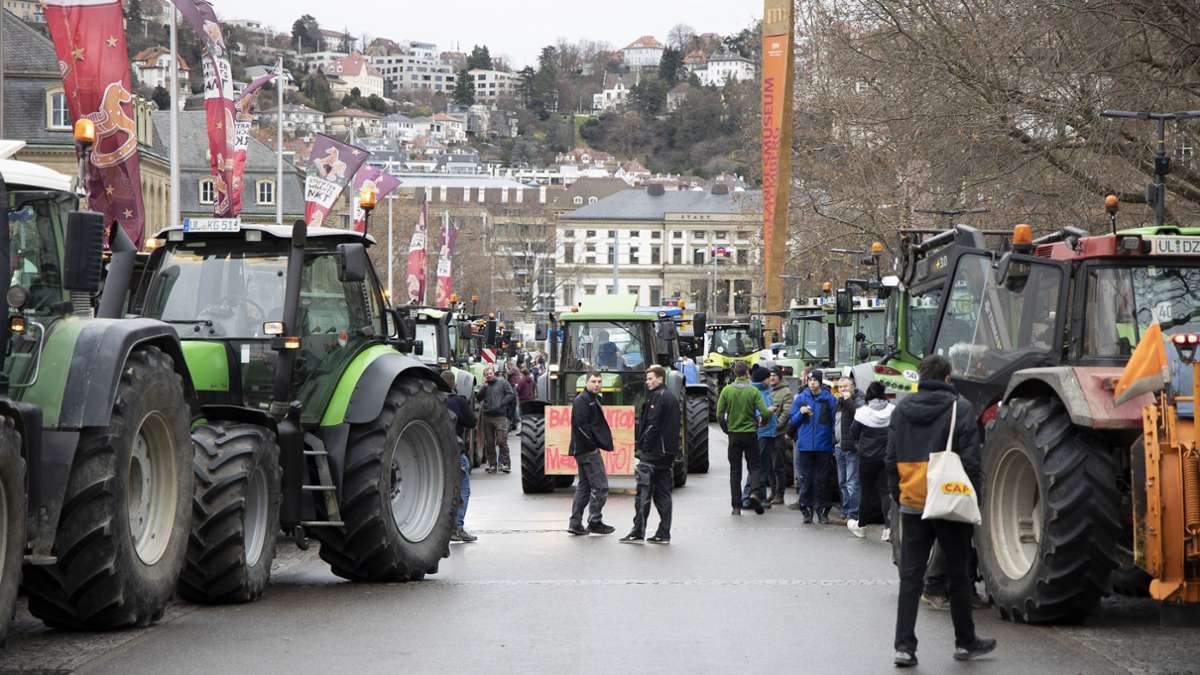 Protestaktion in Stuttgart: Polizei spricht von rund 2000 Traktoren