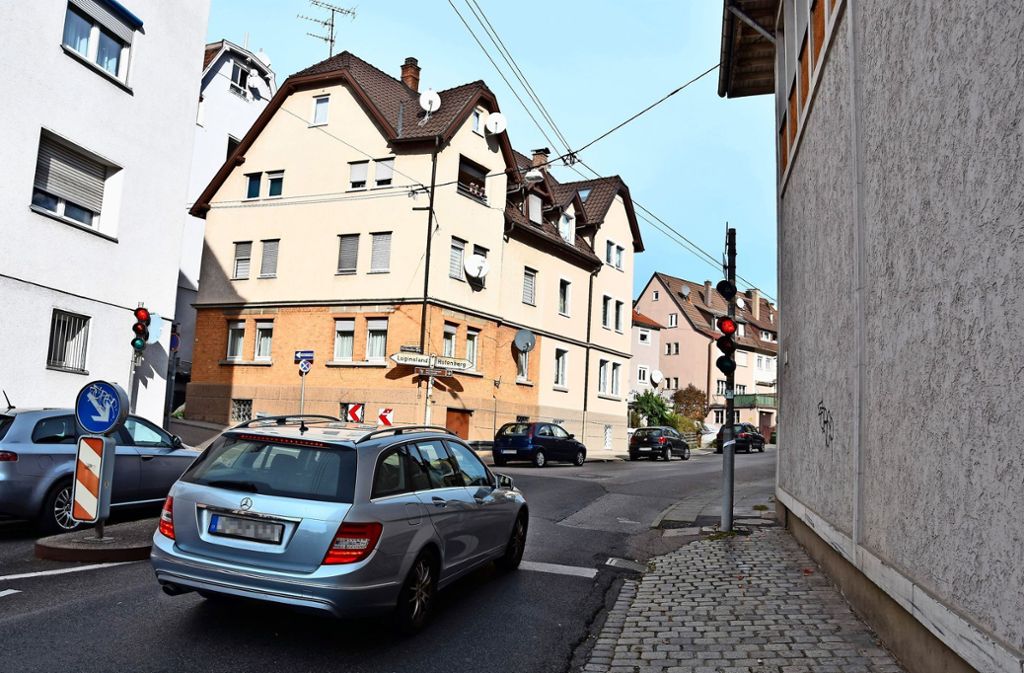 Autofahrer ärgern sich über das Lichtsignal in der Strümpfelbacher Straße: Sinnlose Lichtsignalanlage