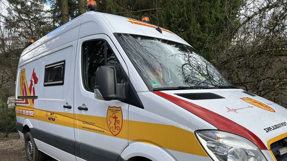 Neben diesem Tierrettungswagen verfügt Jürgen Völker auch über einen Rettungswagen mit Sauerstoffgerät und weiterer medizinischer Einsatzausrüstung.