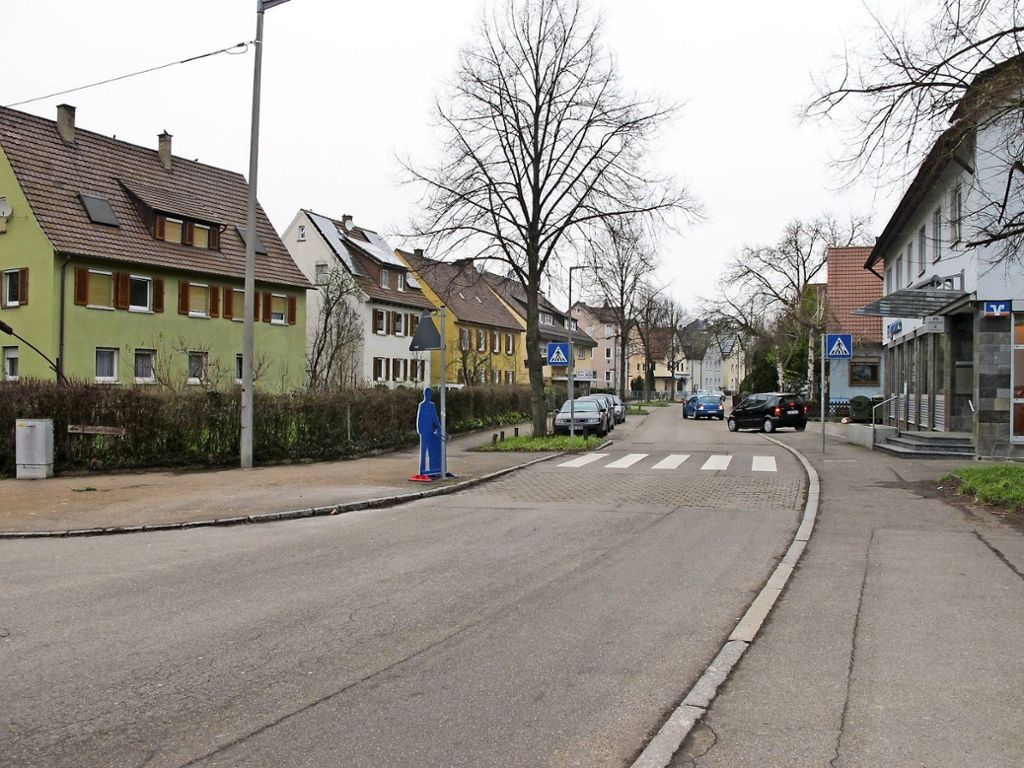 Nach einem Unfall mit einem Kind wird in der Alten Aldinger Straße im Bereich des Schulwegs Tempo 30 gefordert.