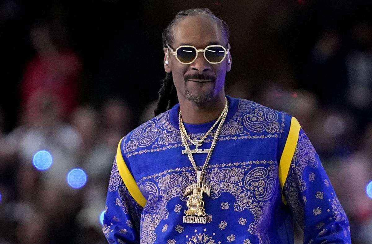 Rapper Snoop Dogg hat offenbar vor seinem Auftritt an einem Joint gezogen.