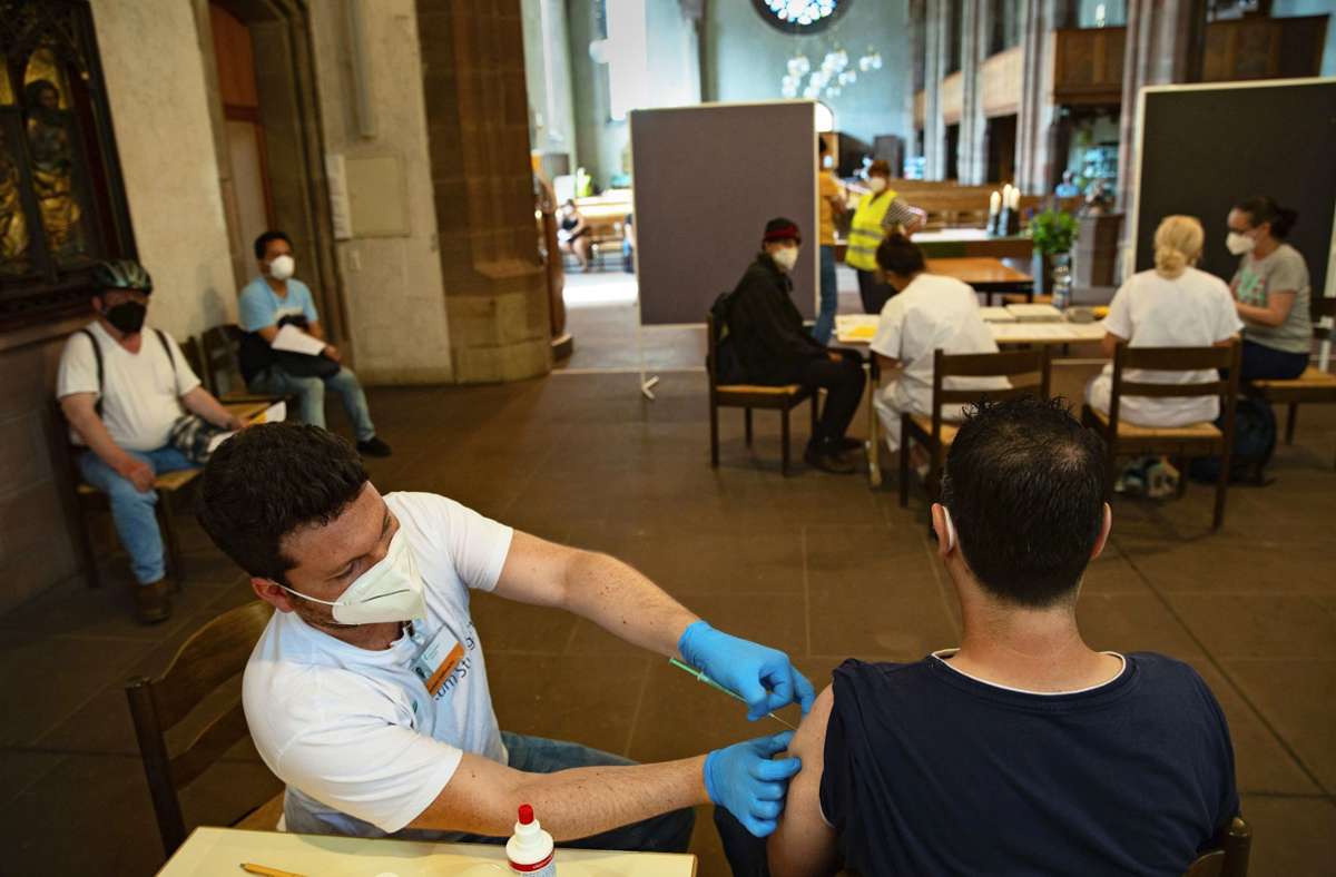 Coronavirus in Stuttgart: Gäste der Vesperkirche lassen sich  impfen
