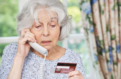 Die Betrüger versuchen am Telefon vor allem ältere Menschen um ihr Hab und Gut zu bringen.  (Symbolfoto) Foto: highwaystarz - stock.adobe.com/HighwayStarz