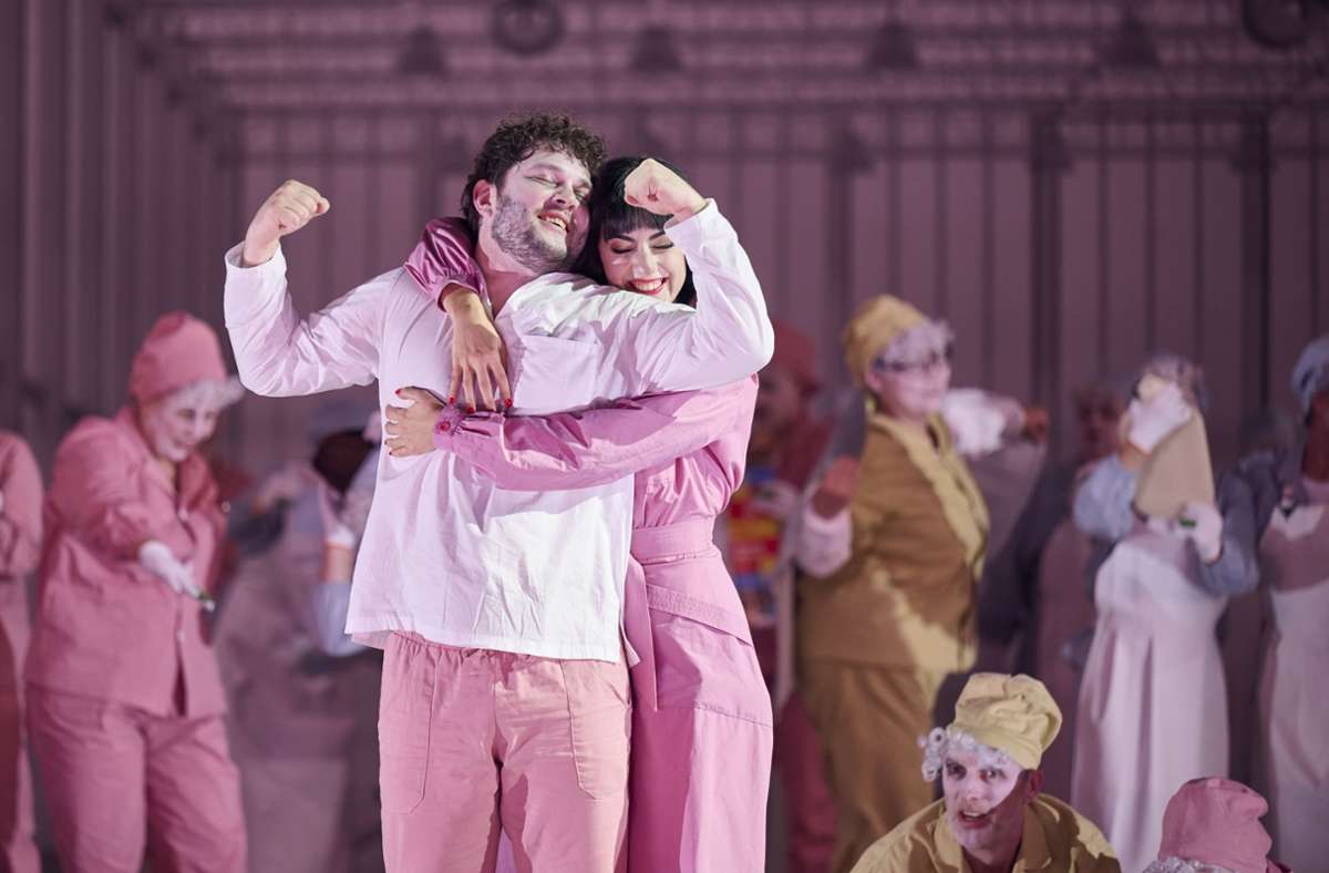 „Der Liebestrank“ an der Staatsoper Stuttgart: Donizetti-Oper als kleine Utopie